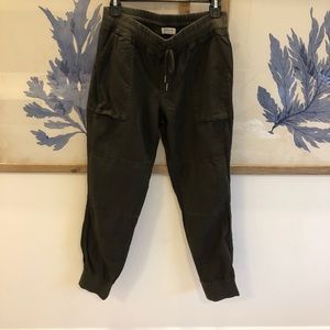 Aritzia Community army green joggers